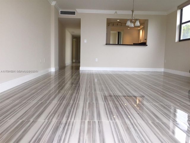 17878 N Bay Road 201, Sunny Isles Beach, FL 33160