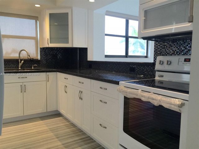 17878 N Bay Road 201, Sunny Isles Beach, FL 33160