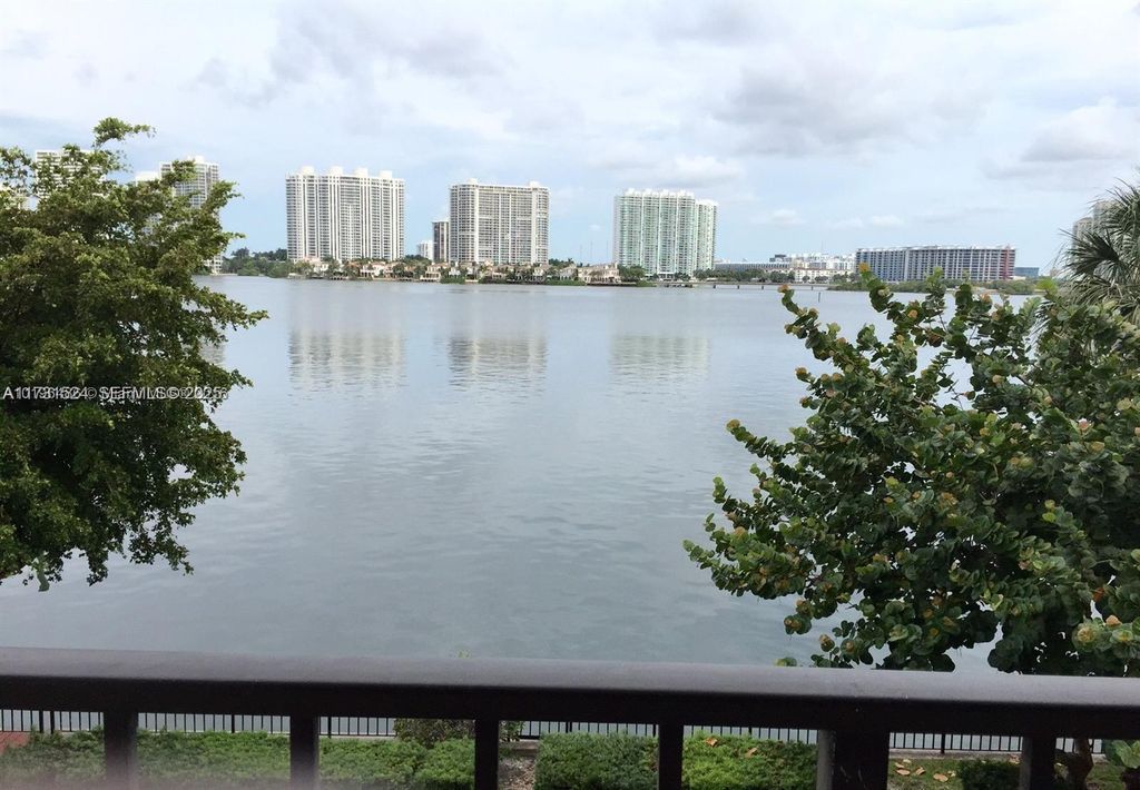 17878 N Bay Road 201, Sunny Isles Beach, FL 33160
