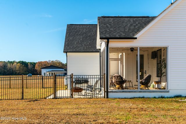 2336 Soddy Lane, Grimesland, NC 27837