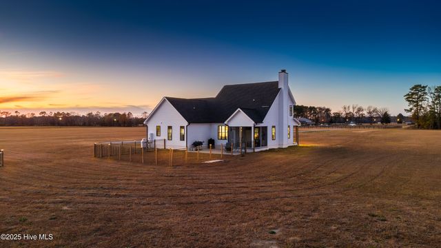 2336 Soddy Lane, Grimesland, NC 27837