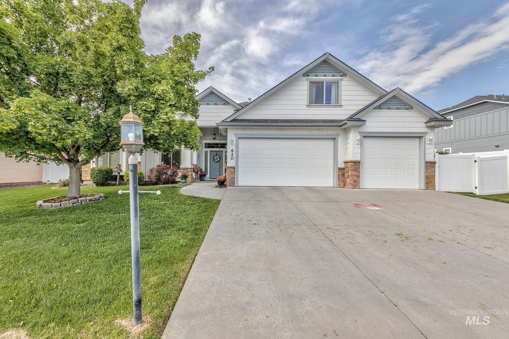 420 W Indianhead Rd, Weiser, ID 83672