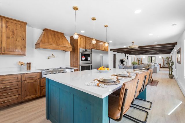 1339 Bishops Lodge Road, Santa Fe, NM 87506