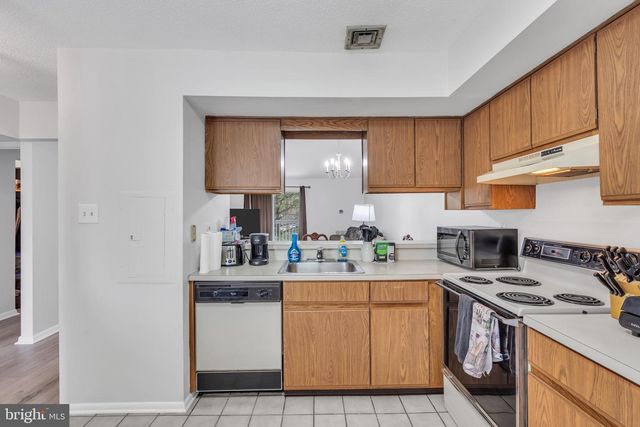 70 PINEWOOD DR, Hamilton, NJ 08690