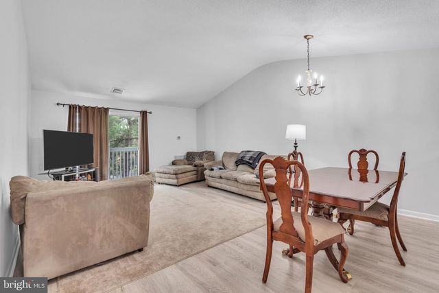 70 PINEWOOD DR, Hamilton, NJ 08690