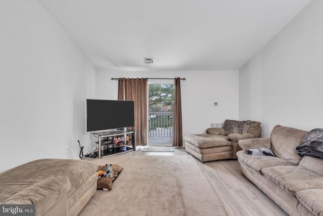 70 PINEWOOD DR, Hamilton, NJ 08690