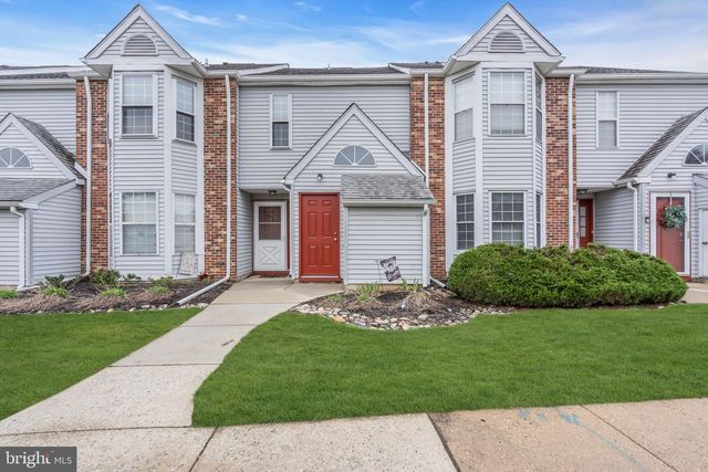 70 PINEWOOD DR, Hamilton, NJ 08690