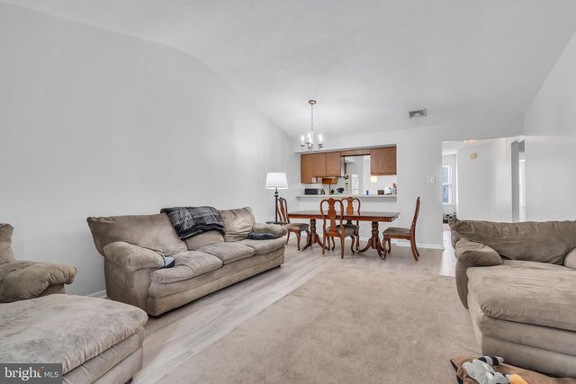 70 PINEWOOD DR, Hamilton, NJ 08690