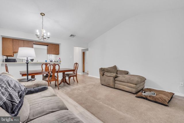 70 PINEWOOD DR, Hamilton, NJ 08690