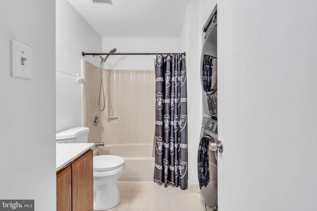 70 PINEWOOD DR, Hamilton, NJ 08690