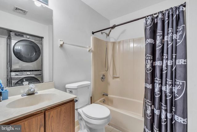 70 PINEWOOD DR, Hamilton, NJ 08690