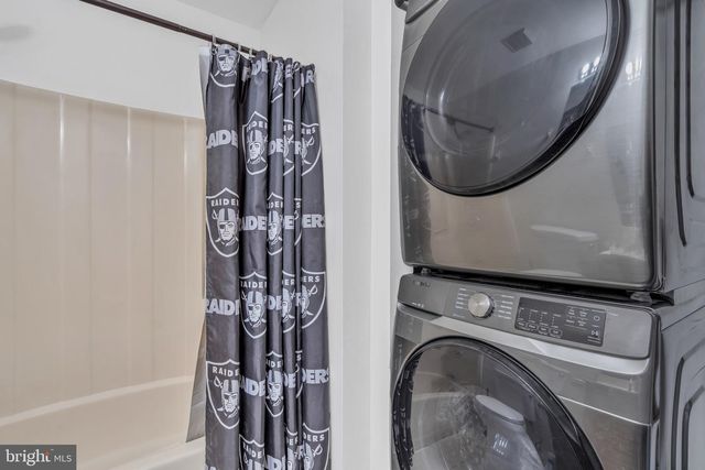 70 PINEWOOD DR, Hamilton, NJ 08690