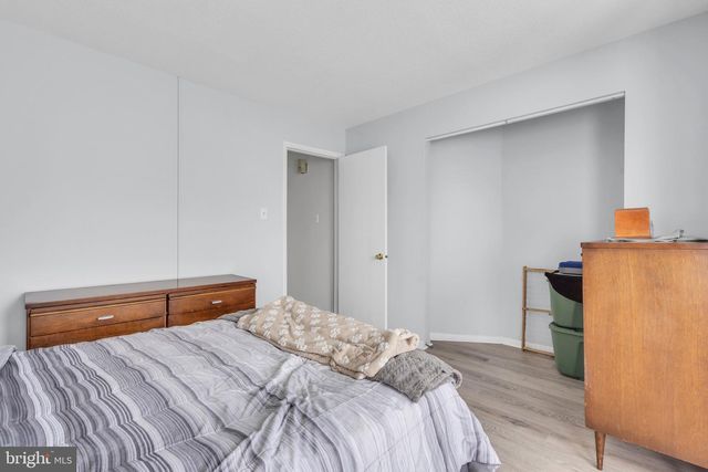 70 PINEWOOD DR, Hamilton, NJ 08690