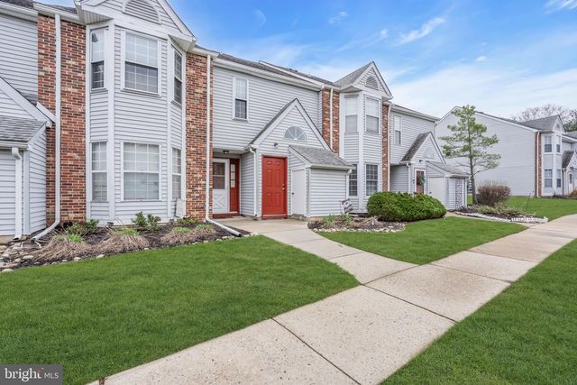 70 PINEWOOD DR, Hamilton, NJ 08690