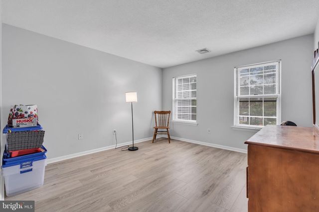 70 PINEWOOD DR, Hamilton, NJ 08690