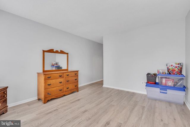 70 PINEWOOD DR, Hamilton, NJ 08690