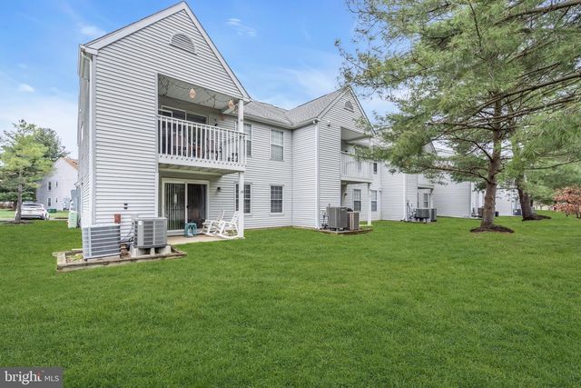 70 PINEWOOD DR, Hamilton, NJ 08690