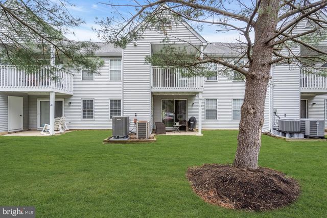 70 PINEWOOD DR, Hamilton, NJ 08690