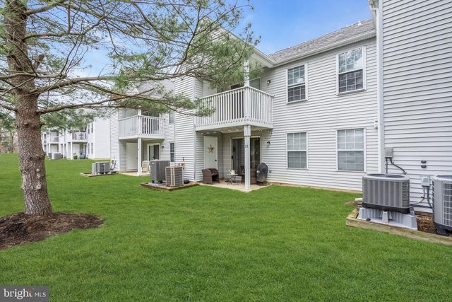 70 PINEWOOD DR, Hamilton, NJ 08690