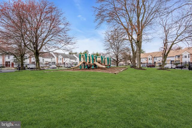 70 PINEWOOD DR, Hamilton, NJ 08690