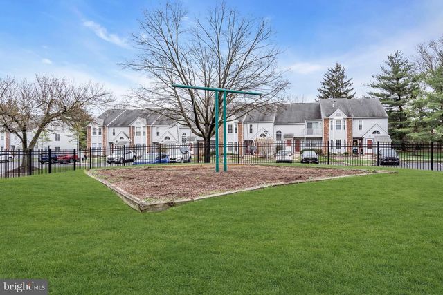 70 PINEWOOD DR, Hamilton, NJ 08690