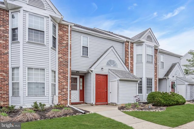 70 PINEWOOD DR, Hamilton, NJ 08690