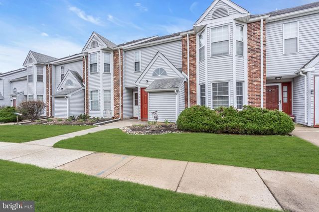 70 PINEWOOD DR, Hamilton, NJ 08690