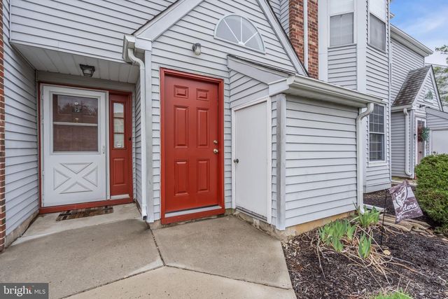 70 PINEWOOD DR, Hamilton, NJ 08690