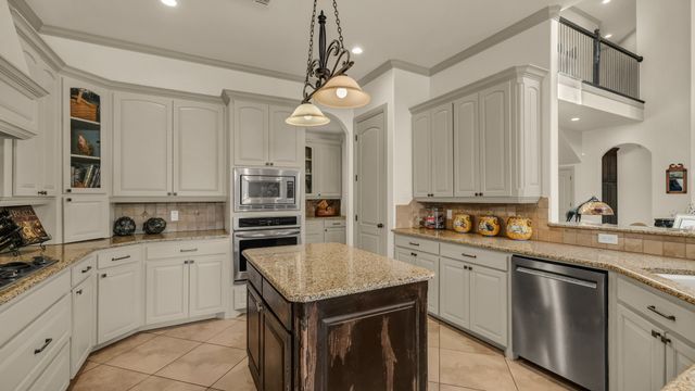 917 Crown Valley Drive, Weatherford, TX 76087