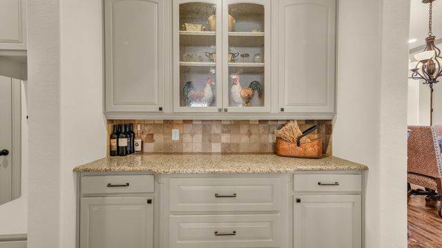 917 Crown Valley Drive, Weatherford, TX 76087