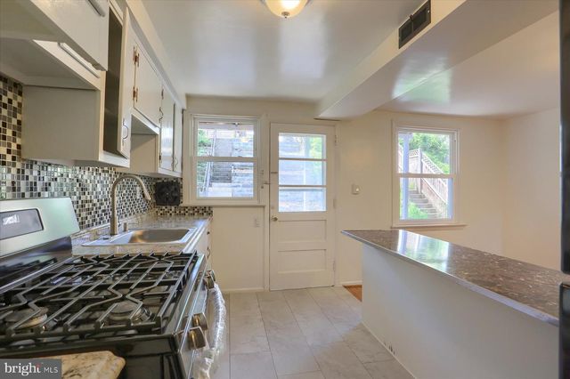 2118 KENSINGTON ST, Harrisburg, PA 17104