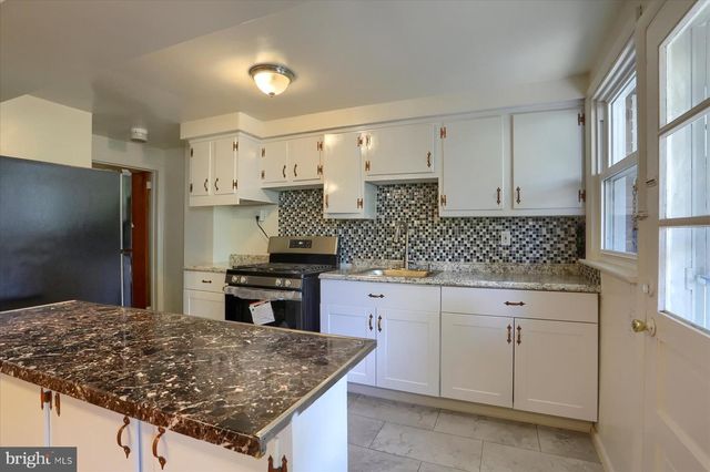 2118 KENSINGTON ST, Harrisburg, PA 17104