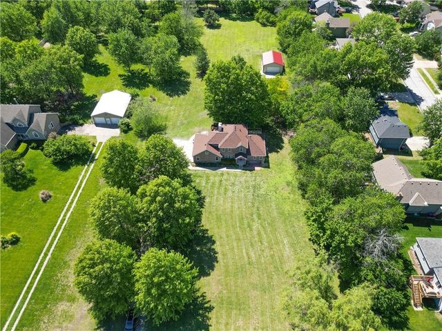 902 Allendale Lake Road, Greenwood, MO 64034