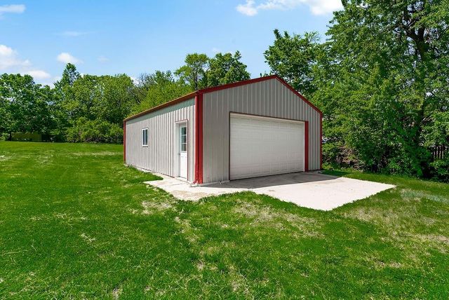 902 Allendale Lake Road, Greenwood, MO 64034