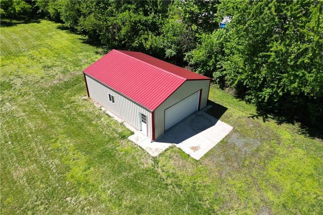902 Allendale Lake Road, Greenwood, MO 64034