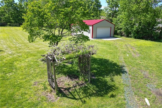 902 Allendale Lake Road, Greenwood, MO 64034