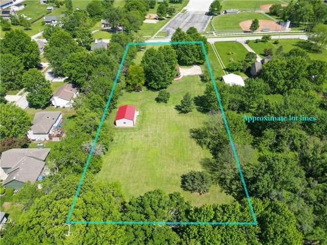 902 Allendale Lake Road, Greenwood, MO 64034
