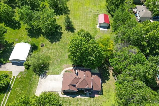 902 Allendale Lake Road, Greenwood, MO 64034