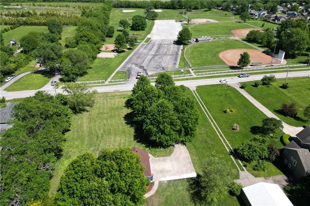 902 Allendale Lake Road, Greenwood, MO 64034
