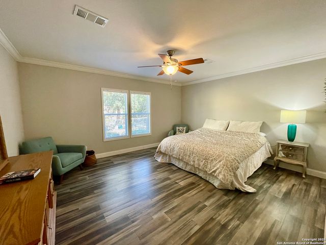 203 RANCH DR, Bandera, TX 78003