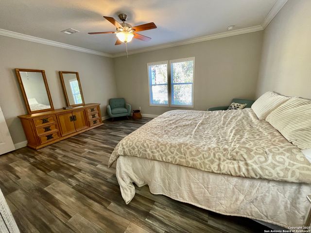 203 RANCH DR, Bandera, TX 78003