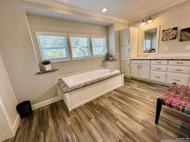 203 RANCH DR, Bandera, TX 78003
