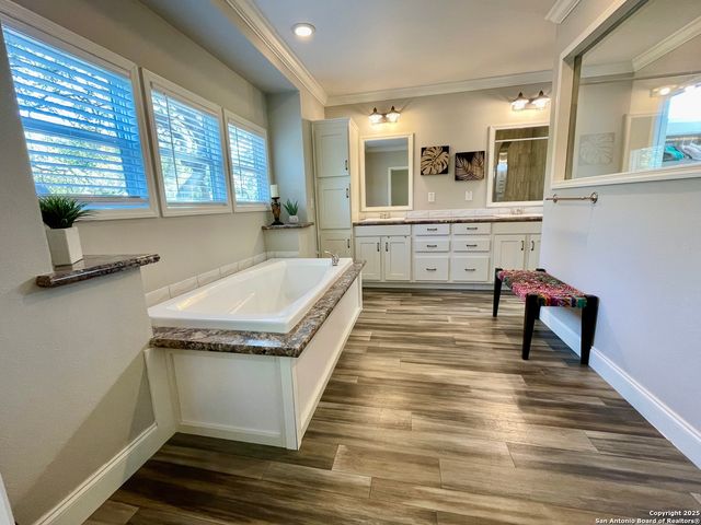 203 RANCH DR, Bandera, TX 78003
