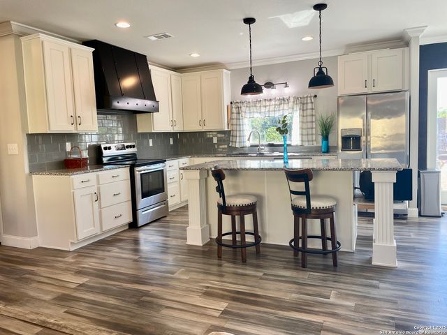 203 RANCH DR, Bandera, TX 78003