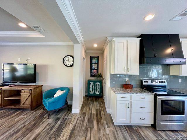 203 RANCH DR, Bandera, TX 78003