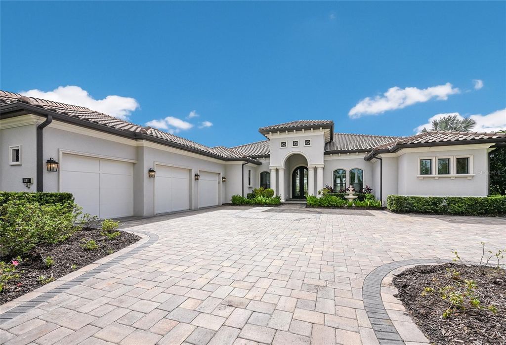Image 4 of property listing at 8411 BROADSTONE COURT, Bradenton, FL 34202