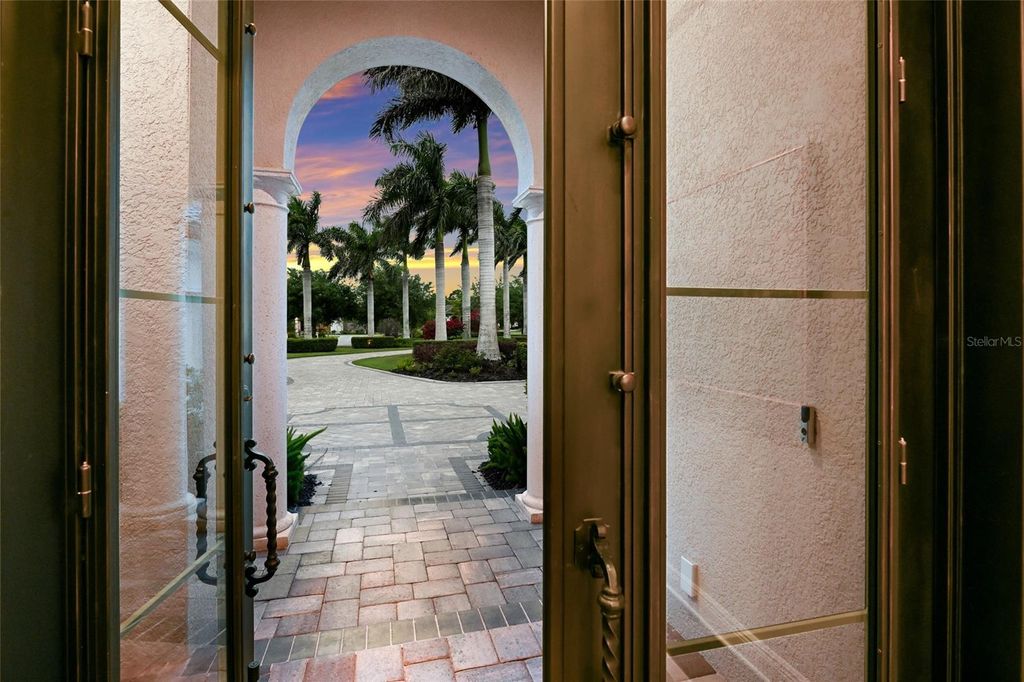 Image 8 of property listing at 8411 BROADSTONE COURT, Bradenton, FL 34202