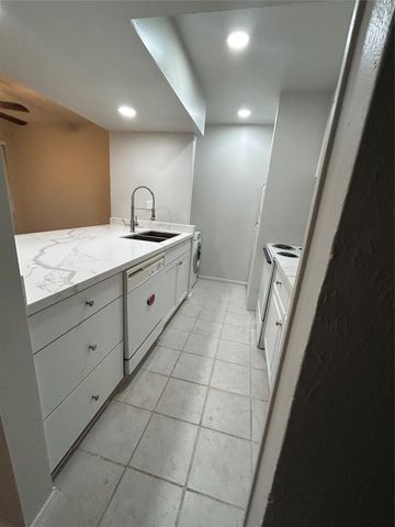 5343 Richmond Avenue 11, Houston, TX 77056