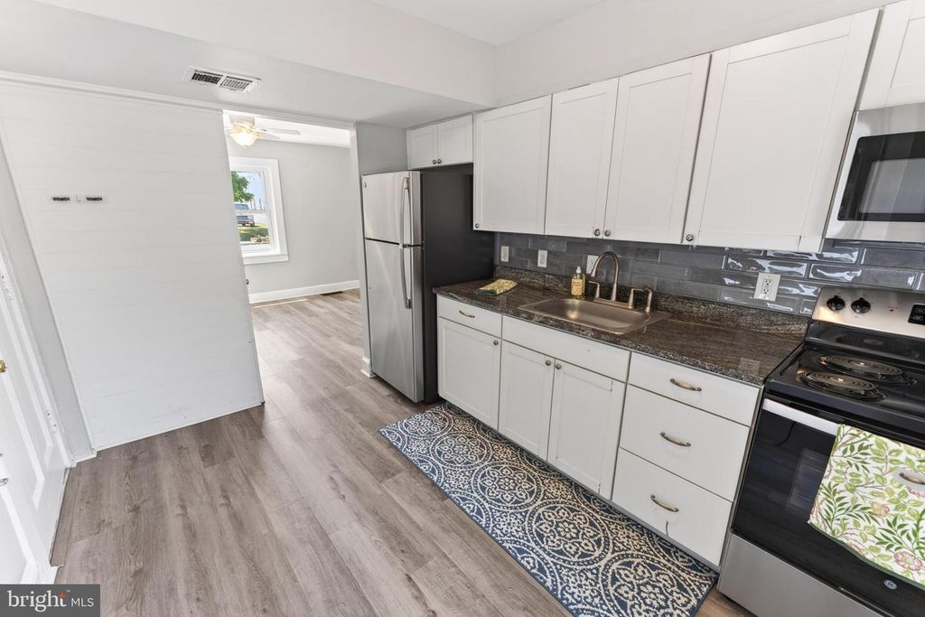 Image 8 of property listing at 201 CARROLLTON AVE, Salisbury, MD 21804