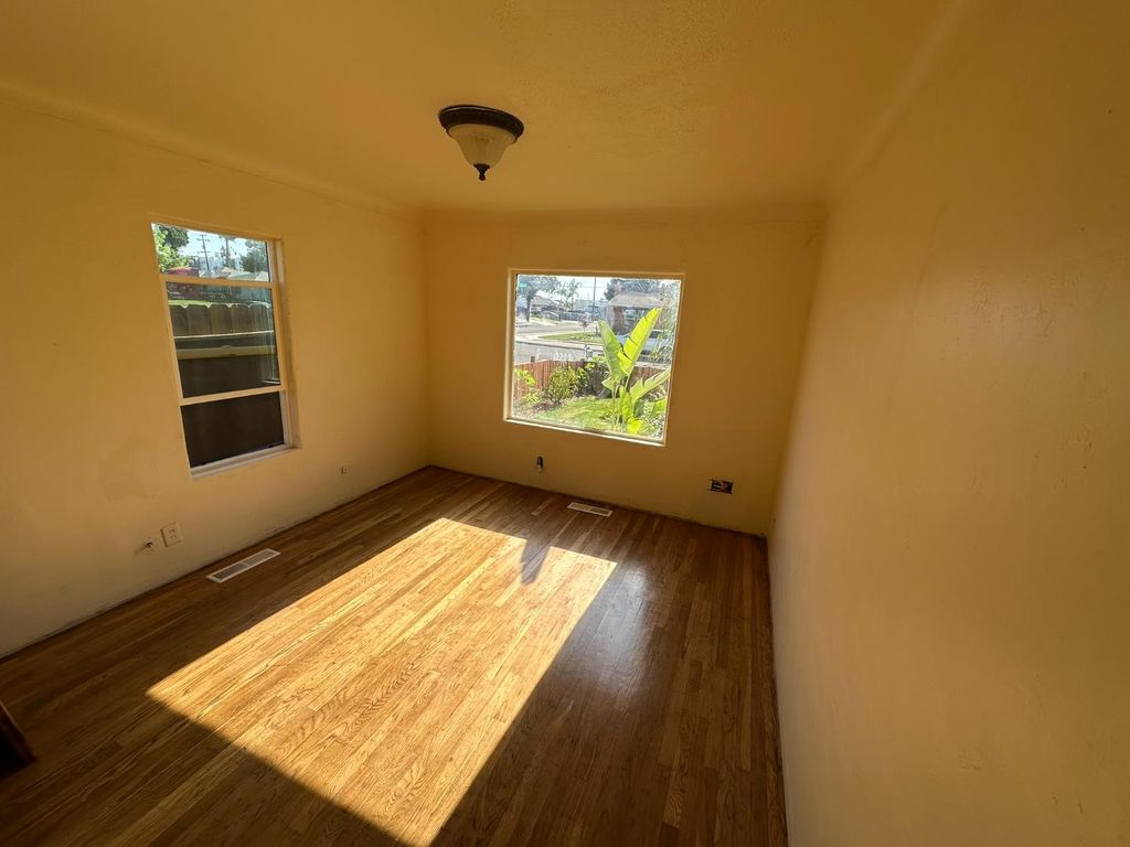 Image 10 of property listing at 1441 N Calaveras Street, Fresno, CA 93728